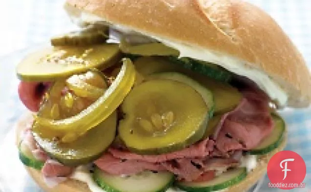 Sanduíche De Rosbife Com Cukes E Picles