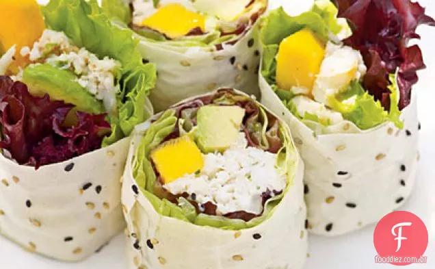 Rolinhos de salada de caranguejo com molho de gengibre e ameixa
