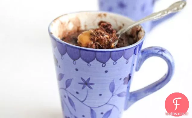 Bolo Da Caneca Do Caramelo Do Chocolate