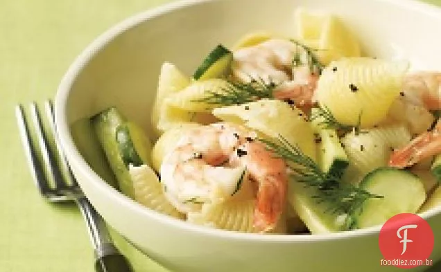 Salada De Macarrão De Camarão Com Pepino E Endro