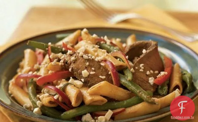 Bife de lombo e Salada De Macarrão