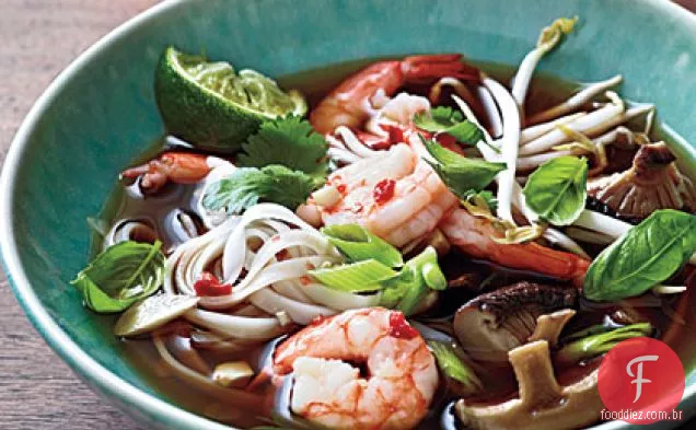 Sopa De Macarrão De Camarão Picante