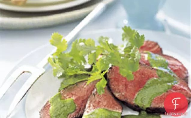 Bife de ferro plano grelhado com Molho Chimichurri