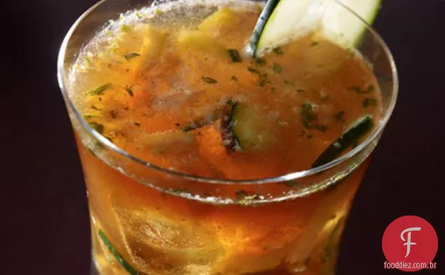 Pimm's Italiano com hortelã, limão, pepino e Fernet Branca