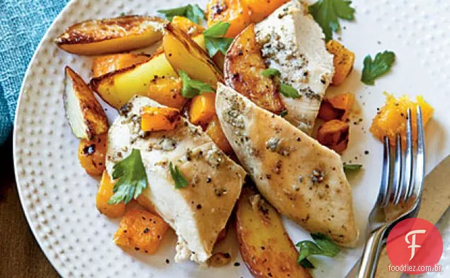 Frango assado com batatas e abóbora