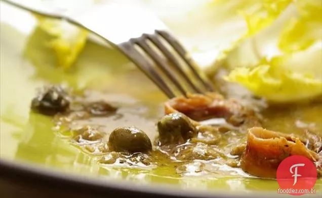 Molho para salada de anchova e alcaparras