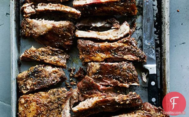Spareribs grelhados com sementes de erva-doce e ervas