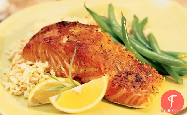 Salmão doce curado e defumado de cães de carro