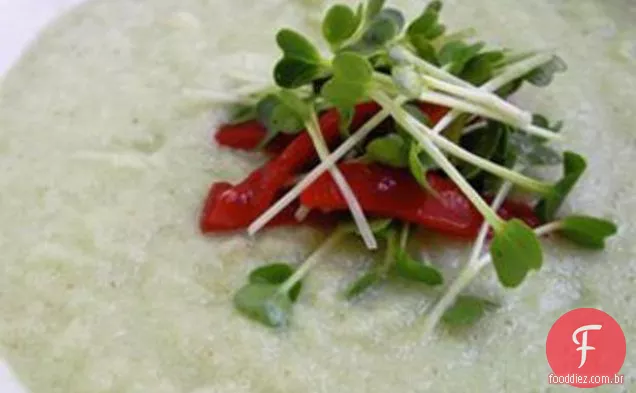 Gaspacho De Pepino Com Pimenta Piquillo E Brotos De Rabanete