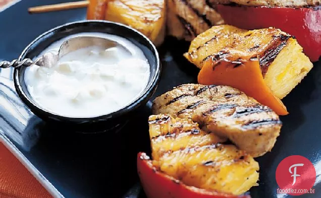 Espetos de Peru Curried com Pepino Raita