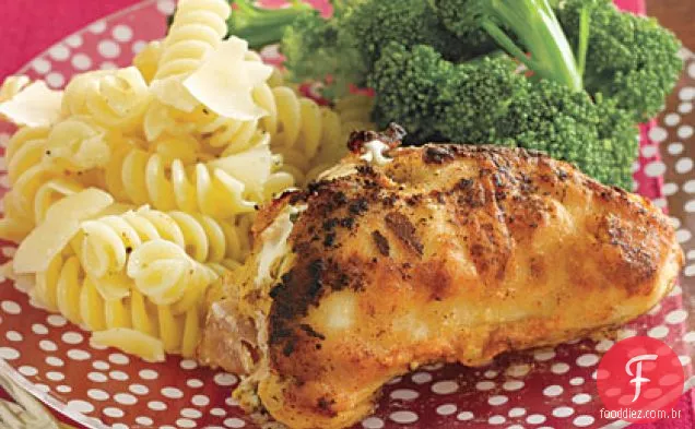 Peitos de frango recheados com ricota e presunto