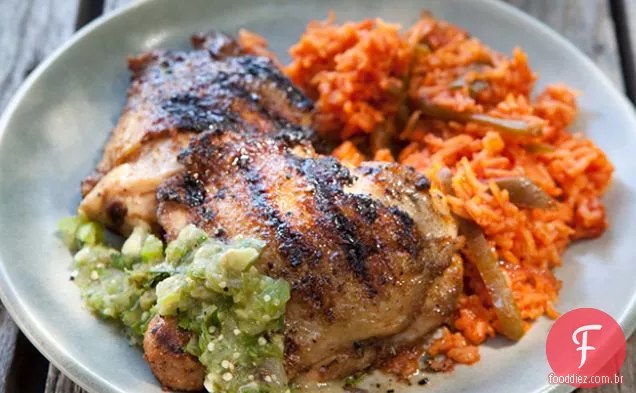 Coxas de frango cominho com molho Tomatillo grelhado