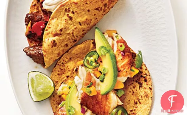 Bife e tacos vegetais carbonizados