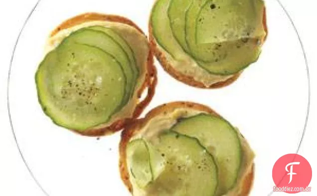 Hummus E Pepino Crostini
