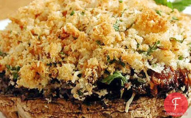 Cogumelos portobello recheados com azeitonas e cebolas caramelizadas