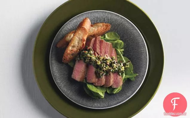 Atum grelhado com vinagrete e rúcula de azeitona-Tapenade