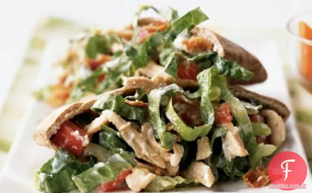 Bacon esfumaçado e Salada De Frango com queijo azul Pitas