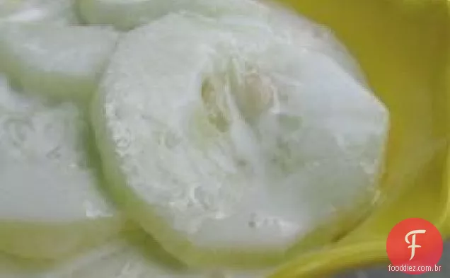 Pepinos em creme azedo