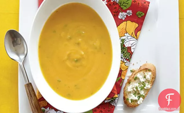 Sopa de Butternut assada com torradas de queijo de cabra