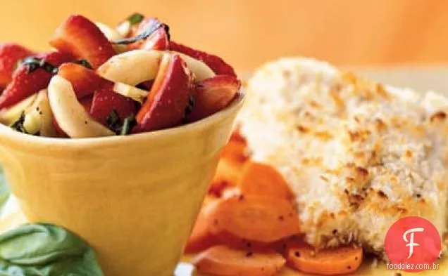 Salada de morango, pepino e manjericão