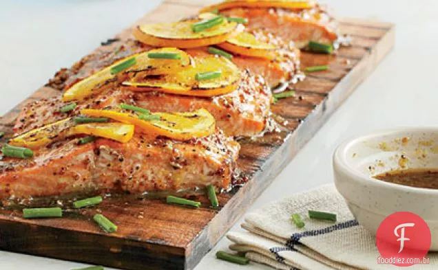 Salmão Com Tábuas Envidraçadas Com Mostarda