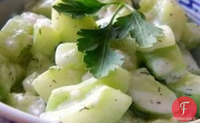 Pepinos com creme azedo