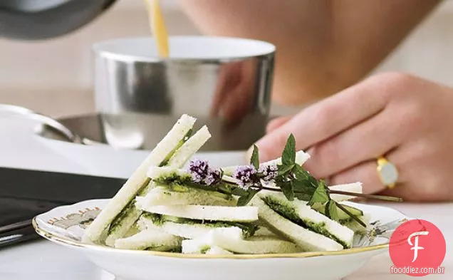 Sanduíches De Chá Chutney De Pepino E Hortelã