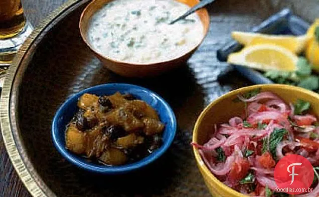 Raita (iogurte indiano e condimento de pepino)