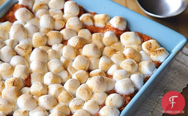 Caçarola de batata doce com cobertura de Marshmallow