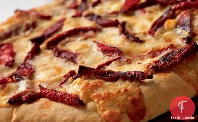 Pão achatado com tomates secos ao forno, alecrim e Fontina