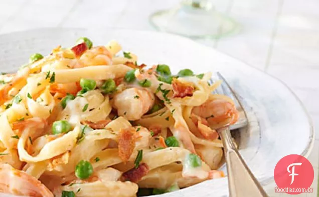 Fettuccine cremoso com camarão e Bacon
