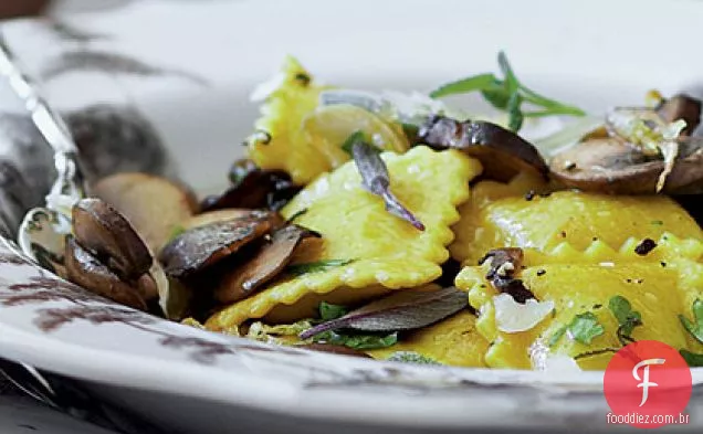 Ravioli de abóbora com cogumelos