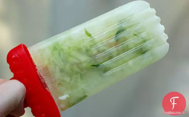 Picolés Limeade pepino-manjericão