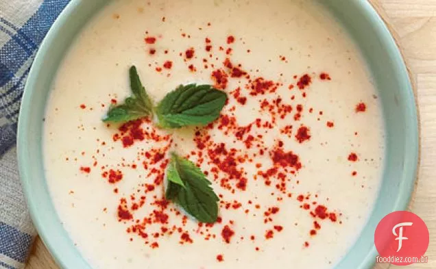 Sopa Turca de pepino e hortelã