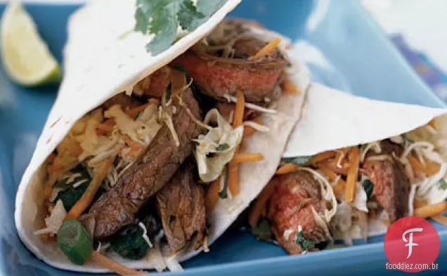 Tacos de carne tailandesa com limão-coentro Slaw