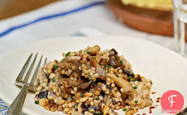 Fregula estilo risoto com cogumelos, Abbamele e queijo de cabra (fregula kin Antunna e Crapinu)