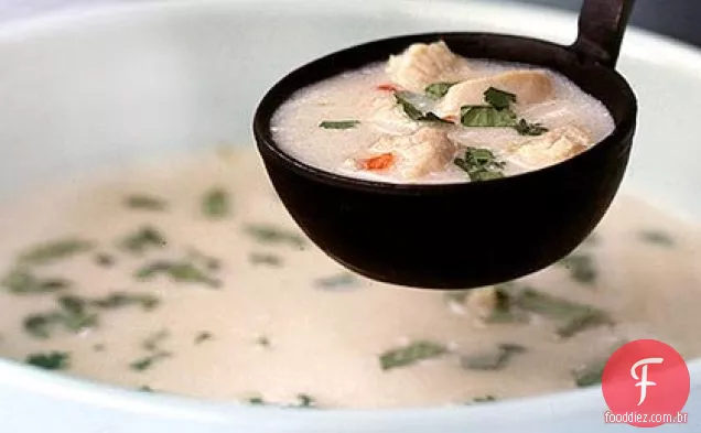 Sopa tailandesa de frango e Coco