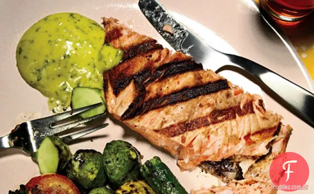 Salmão grelhado com manjericão Aïoli