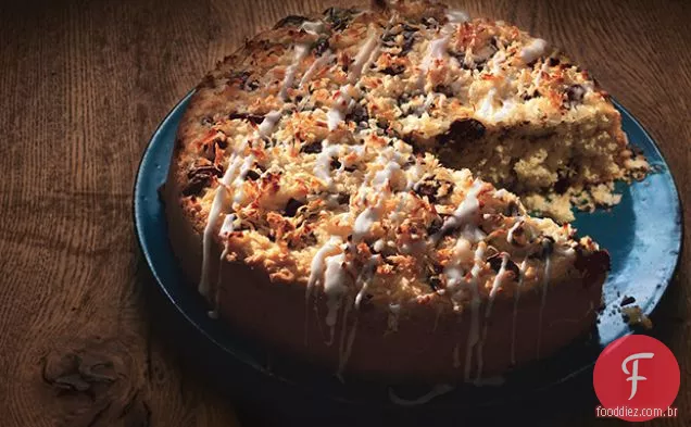 Bolo de coco com pedaços de Chocolate e chuvisco de coco