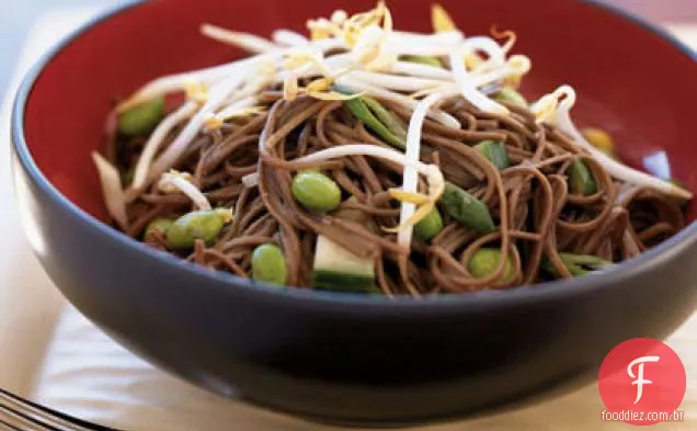 Salada de macarrão de pepino picante com Edamame