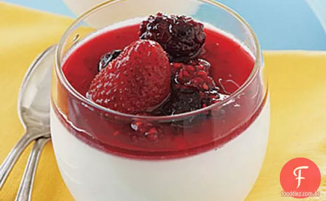 Limão Panna Cotta com compota de baga
