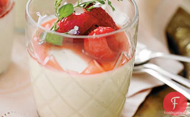 Jasmim-leitelho-Panna Cotta com molho de baga