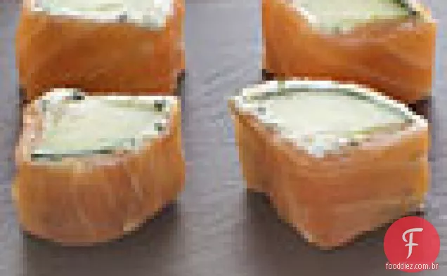 Fumado-rolos de salmão e pepino