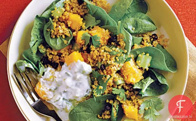 Salada Curried Quinoa com pepino - hortelã Raita