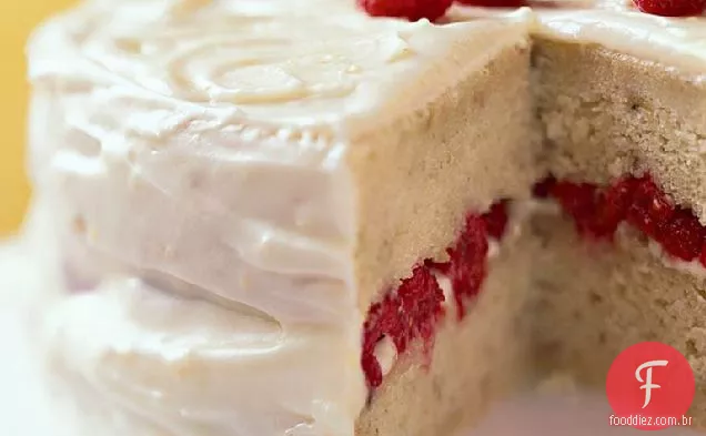 Bolo de Banana e framboesa com cobertura de limão