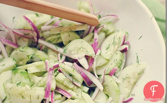 Salada De Pepino Doce, Cebola Roxa E Endro