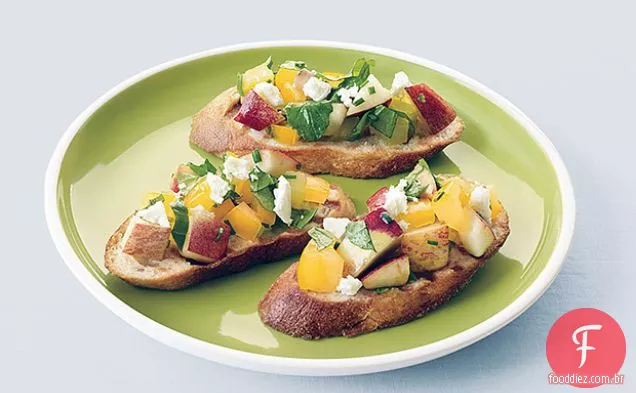 Rúcula, tomate amarelo e Salsa nectarina