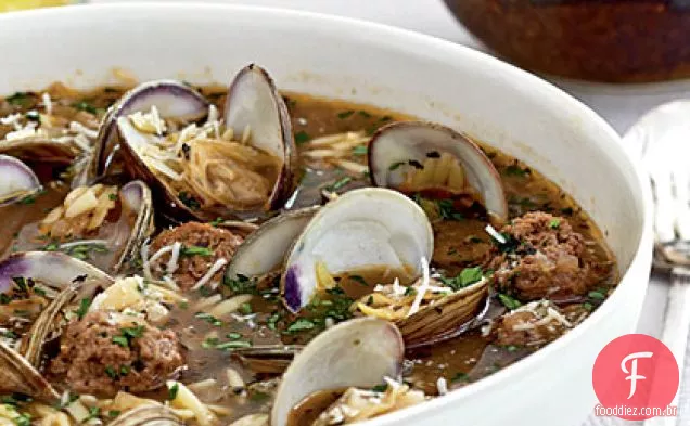 Sopa de molusco com Orzo e almôndegas