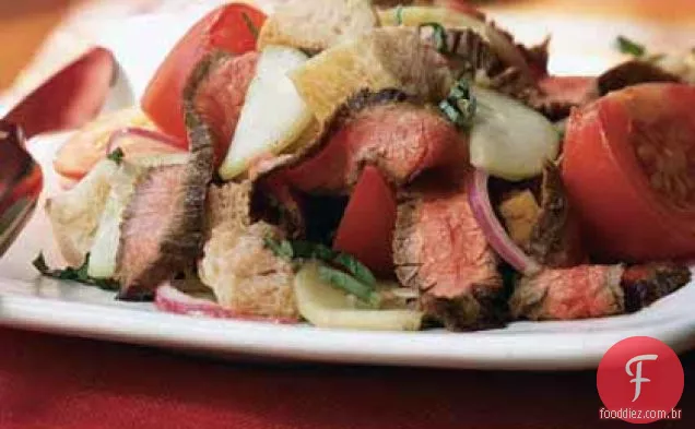 Panzanella Sourdough com bife de flanco grelhado