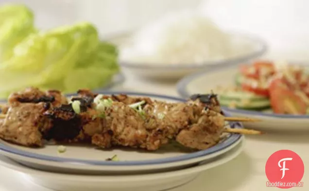 Espetos Tempeh Apimentados Com Aletria E Salada De Pepino